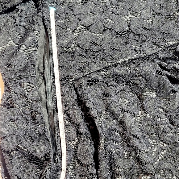 Black Lace Dress with Stretch (L) - Picture 9 of 12